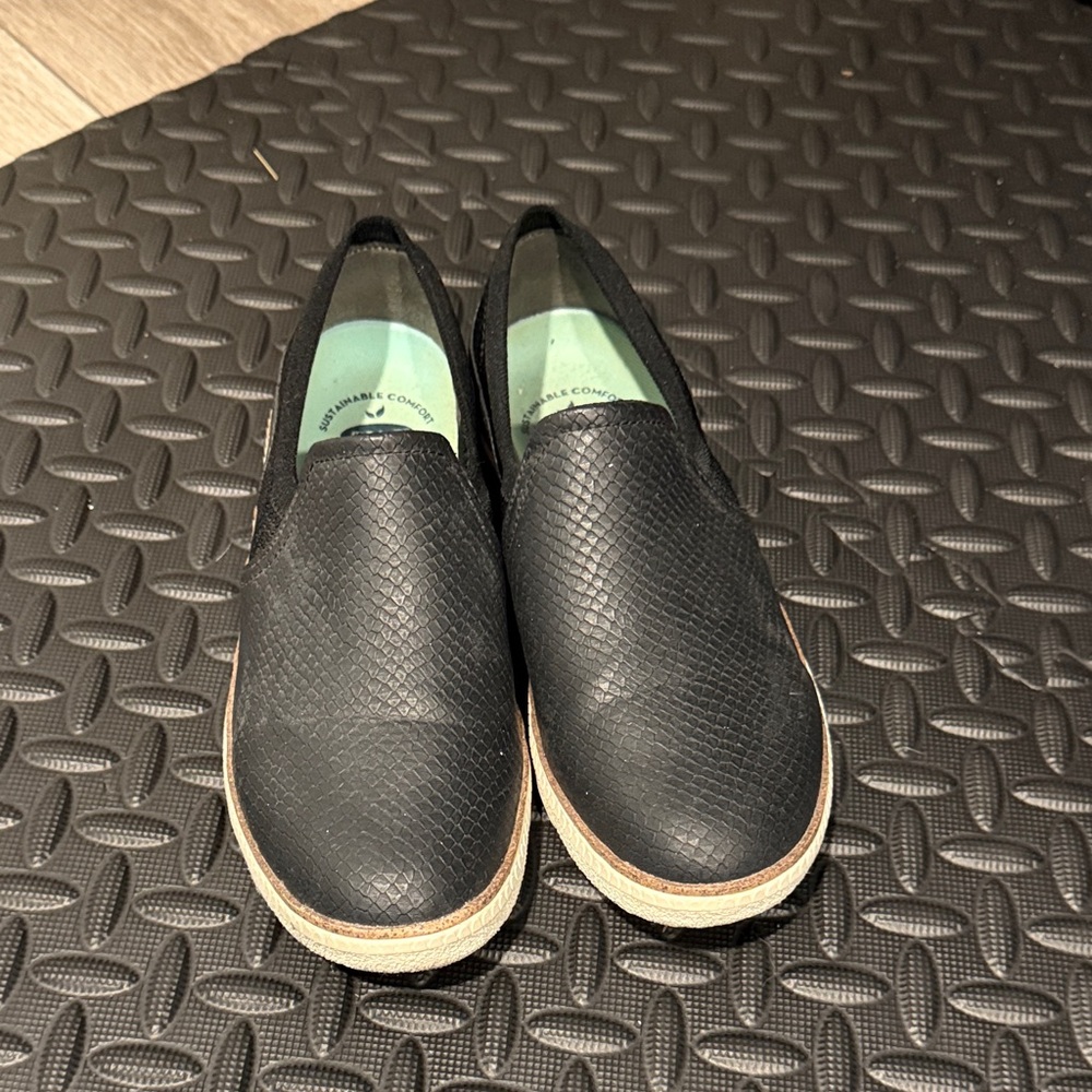 Dr. Scholl’s Black Slip-On Sneakers — Women’s Size 7.5